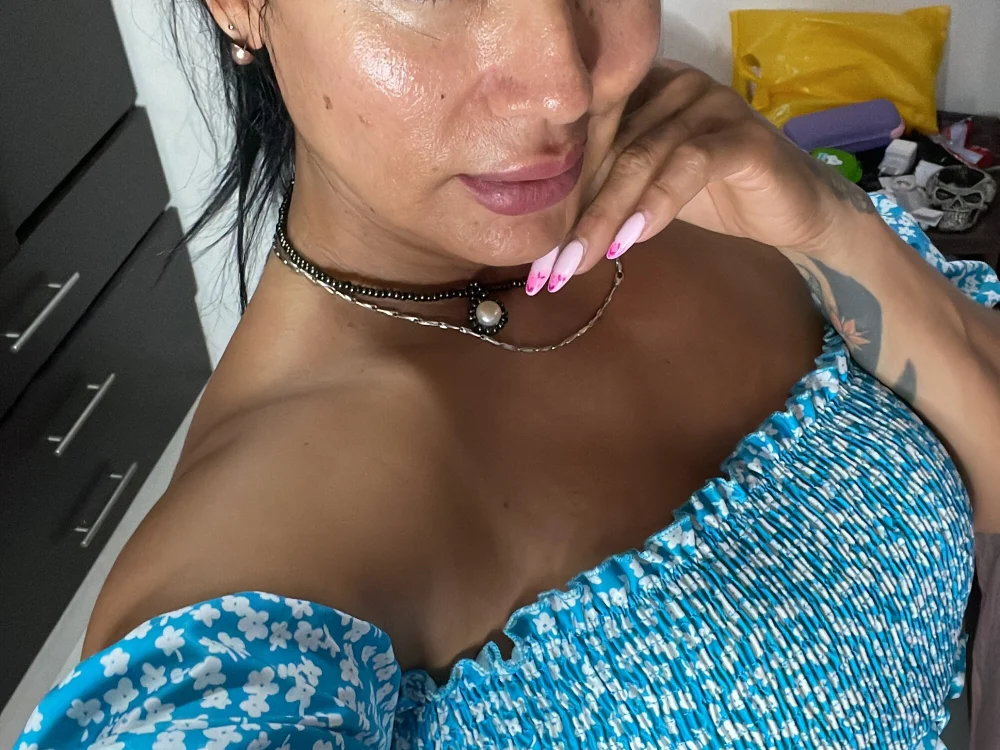 saly_esperanza2015's Offline XXX Chat