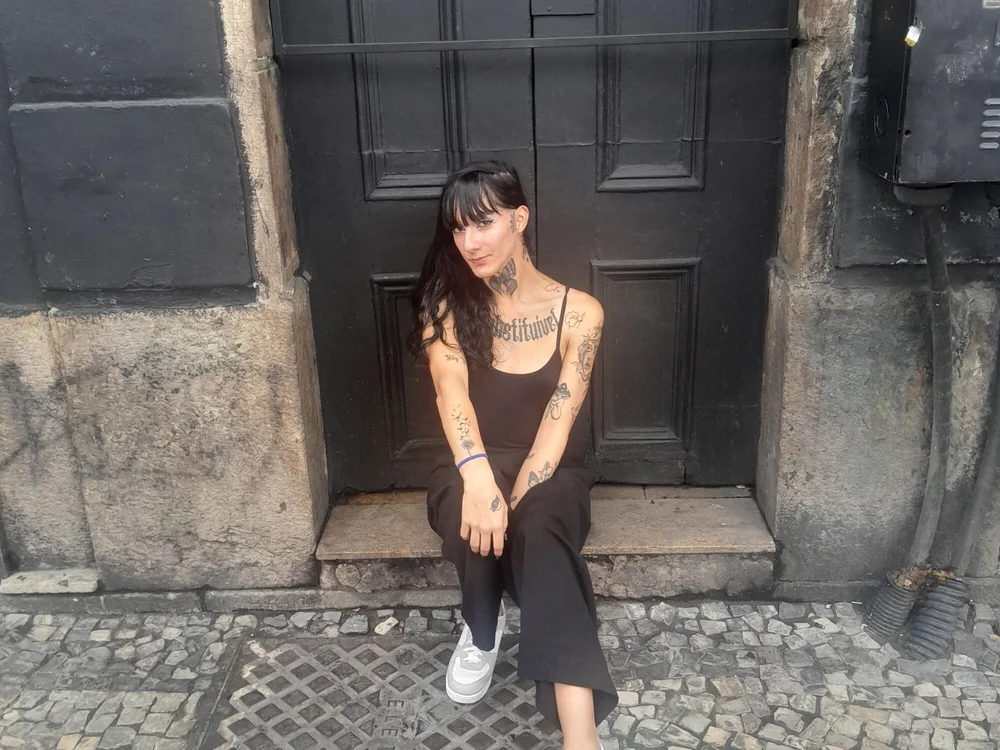 Tatuada25's Offline Chat Room