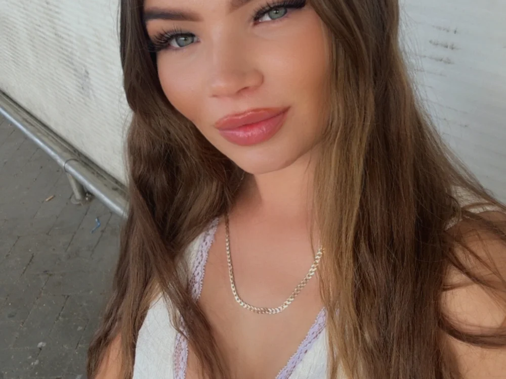 Talulah_Riley's Offline Chat Room