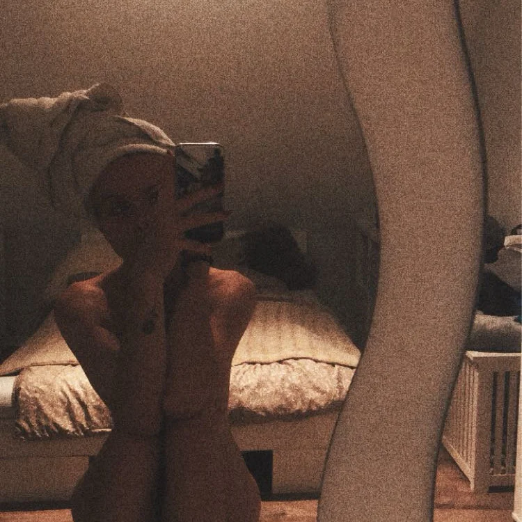 Magda127fucks' Offline XXX Chat