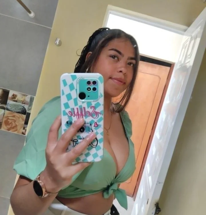 Saraa_Snow Offline XXX-Chat
