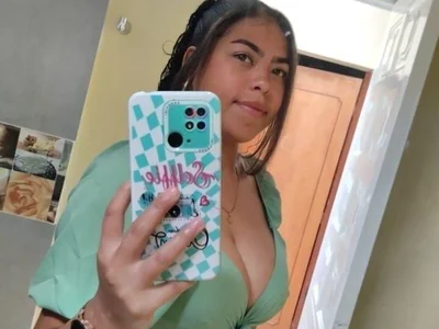Saraa_Snow Female Spanking Webcam Chat
