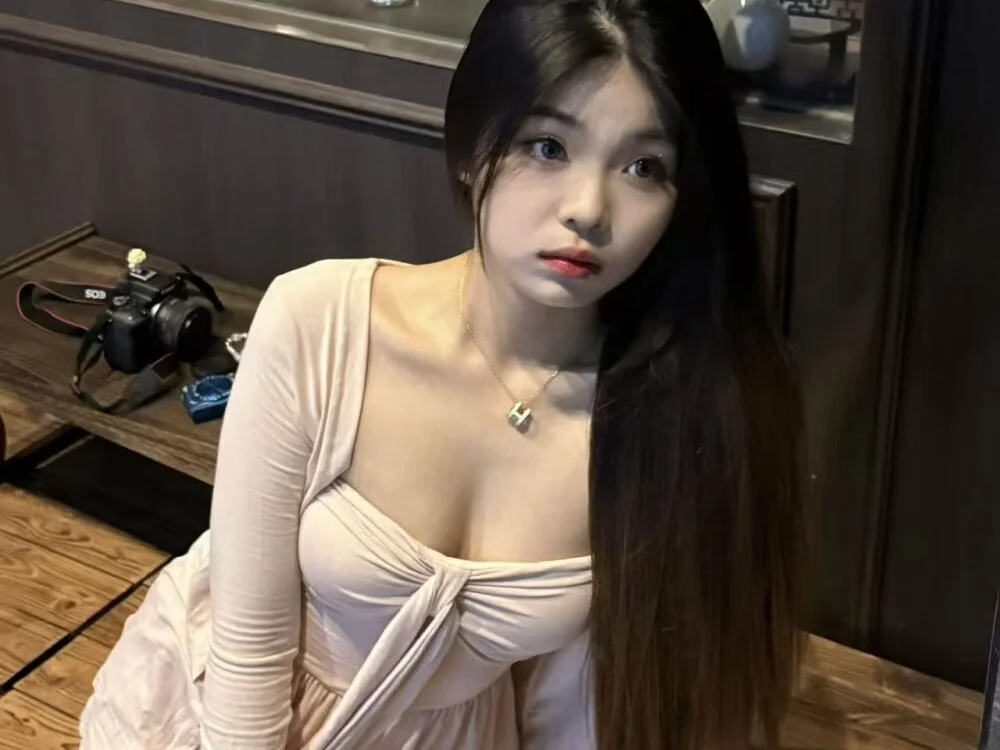 xiaoxi-12's Offline XXX Chat