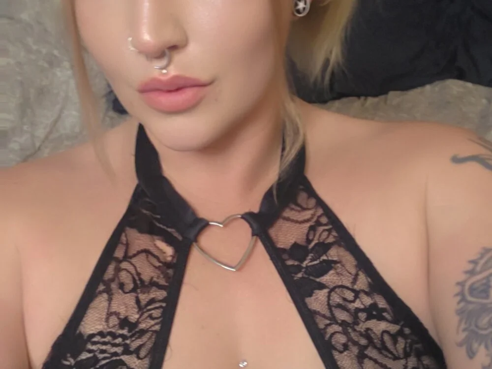 anja_peach Offline XXX-Chat