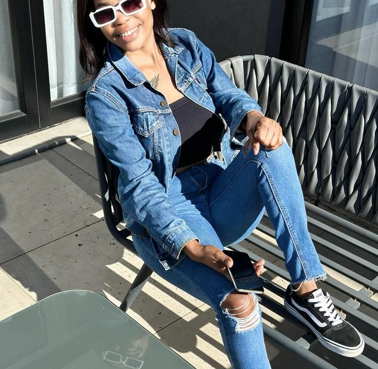 LongPussyLips94's Offline XXX Chat