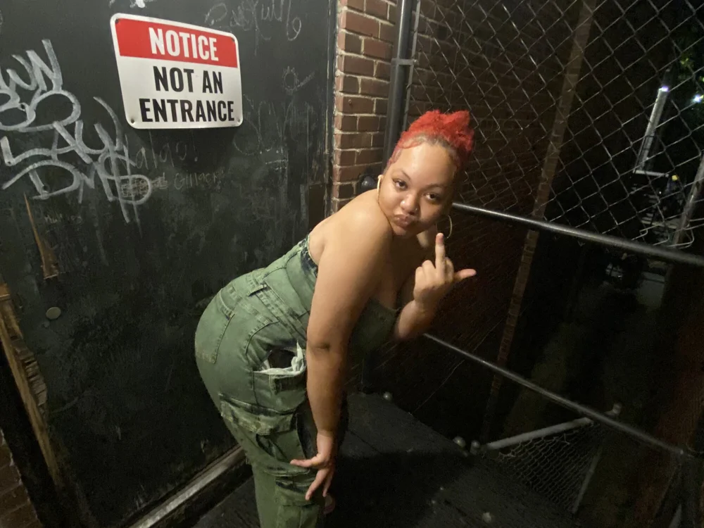 youngred19's Offline Chat Room