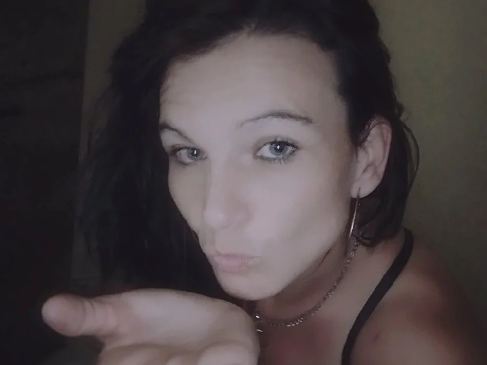 Badgirlangell's Offline Chat Room