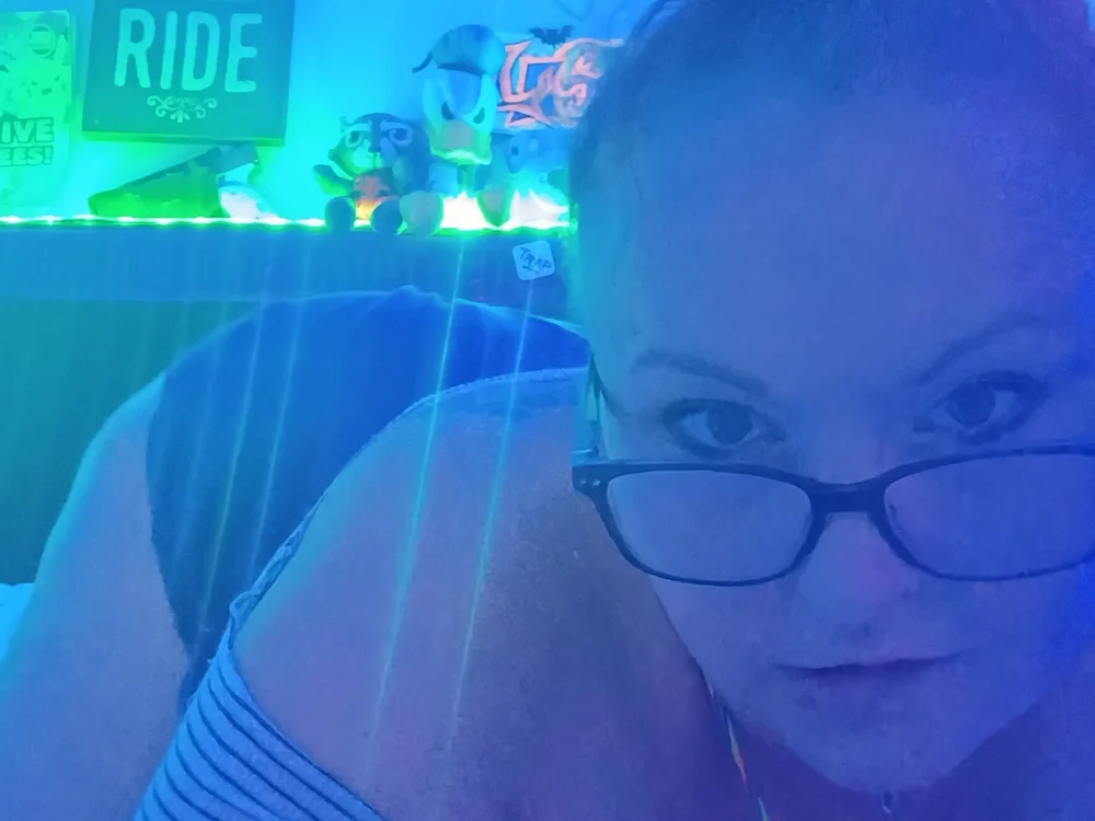 LilInocent143's Offline Chat Room