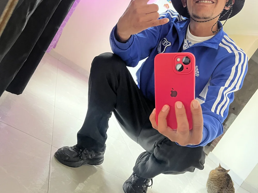 Daviid_Cock Adlı Modelin Çevrimdışı Sohbet Odası