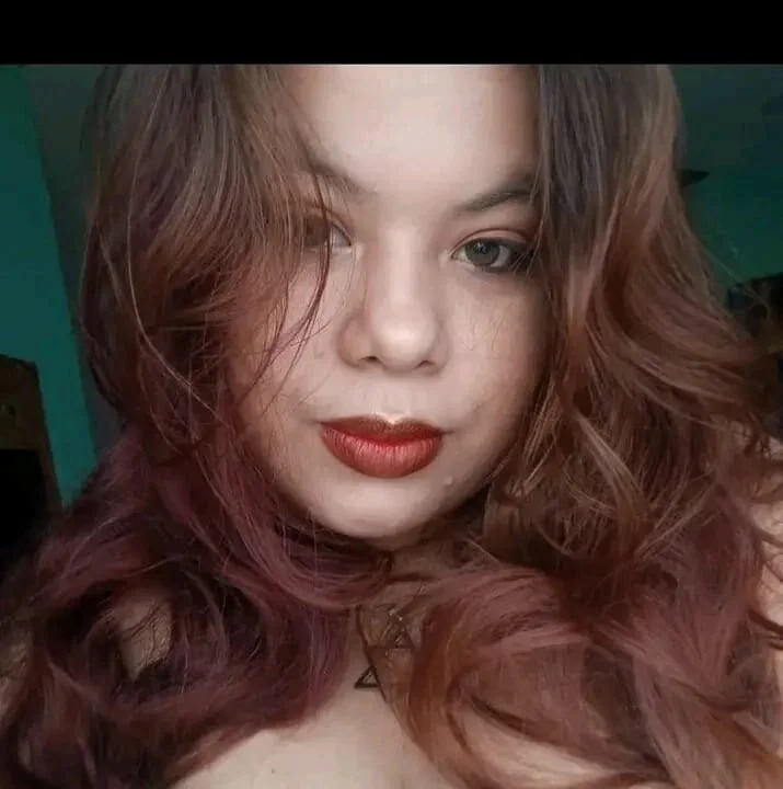 Victoria_nahomi's Offline Chat Room
