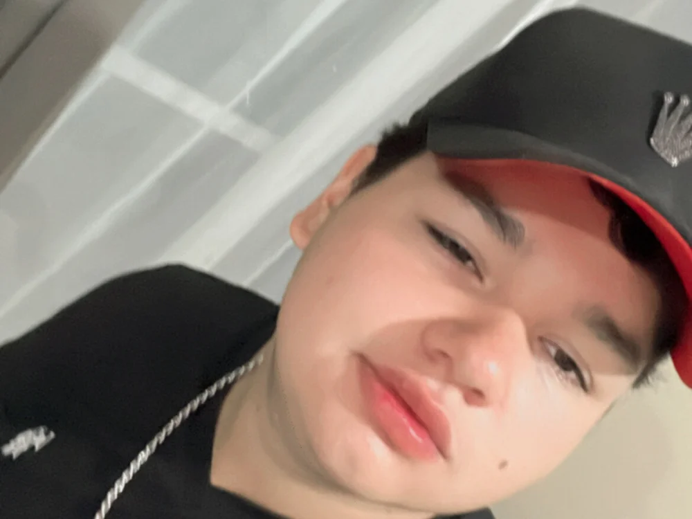 Cl3m3n's Offline Chat Room