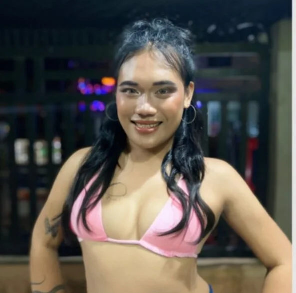 untouchable_mia অফলাইন XXX চ্যাট