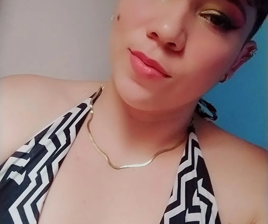 Isabel_Hot_'s Offline Chat Room