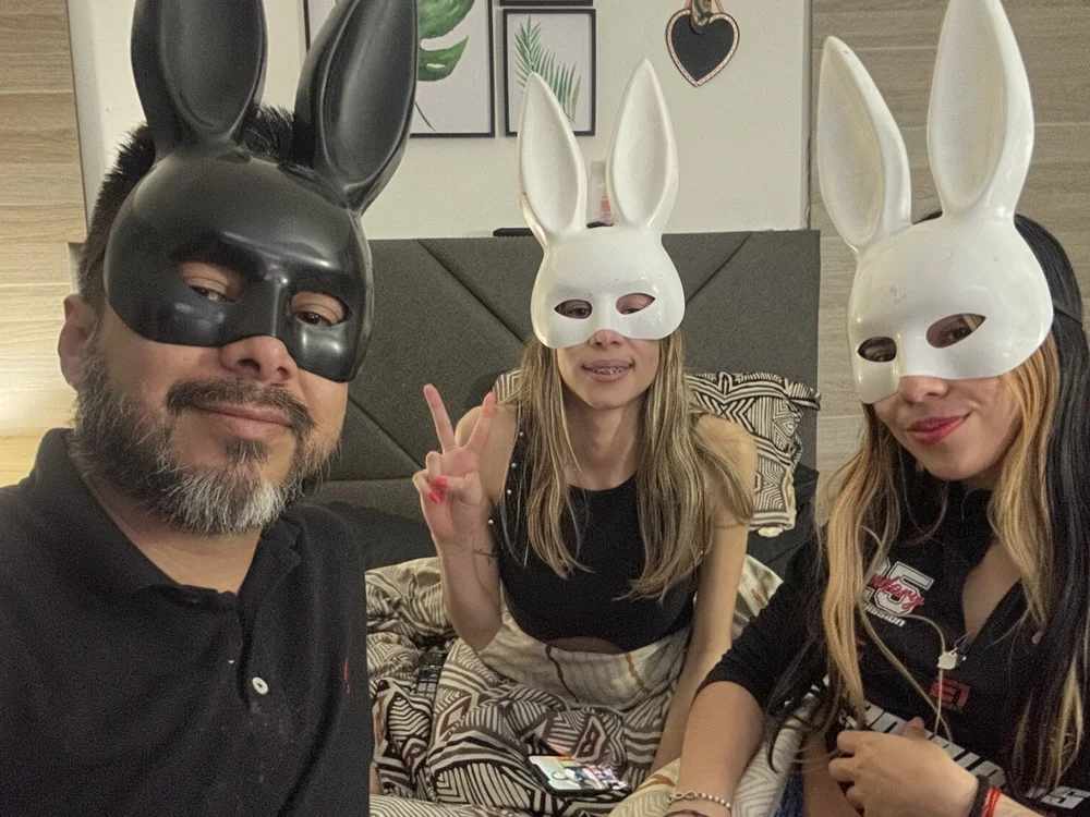 BDSGirls' Offline Chat Room