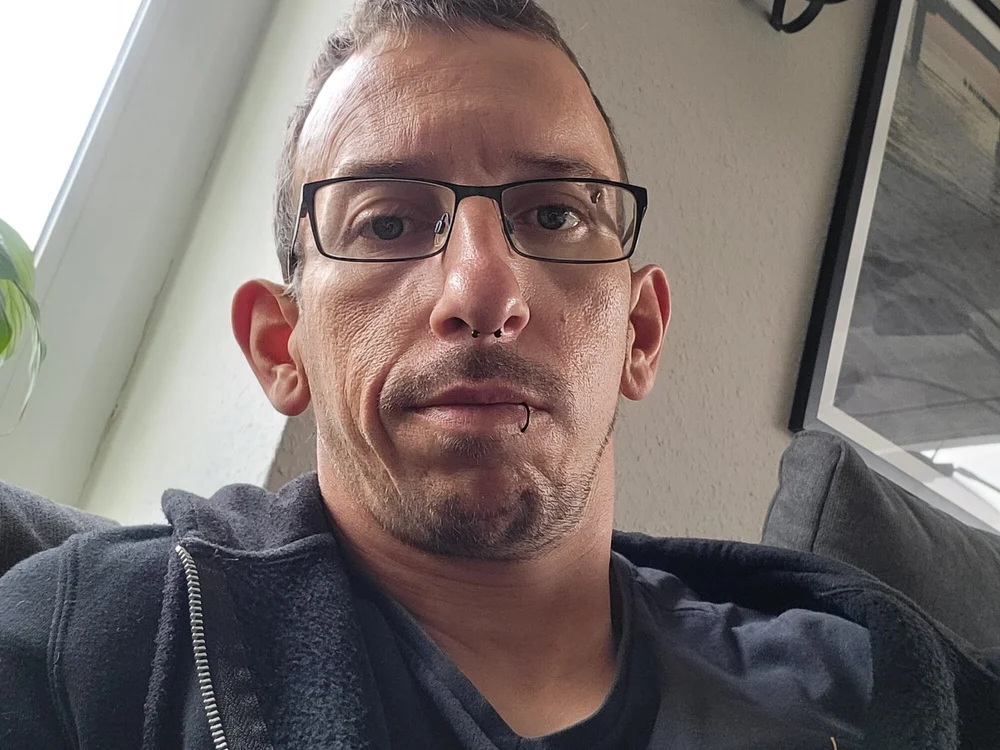 two_gays' Offline Chat Room