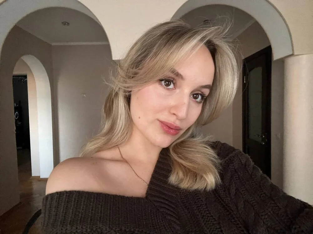 LorinaNhatsavang Chat XXX offline