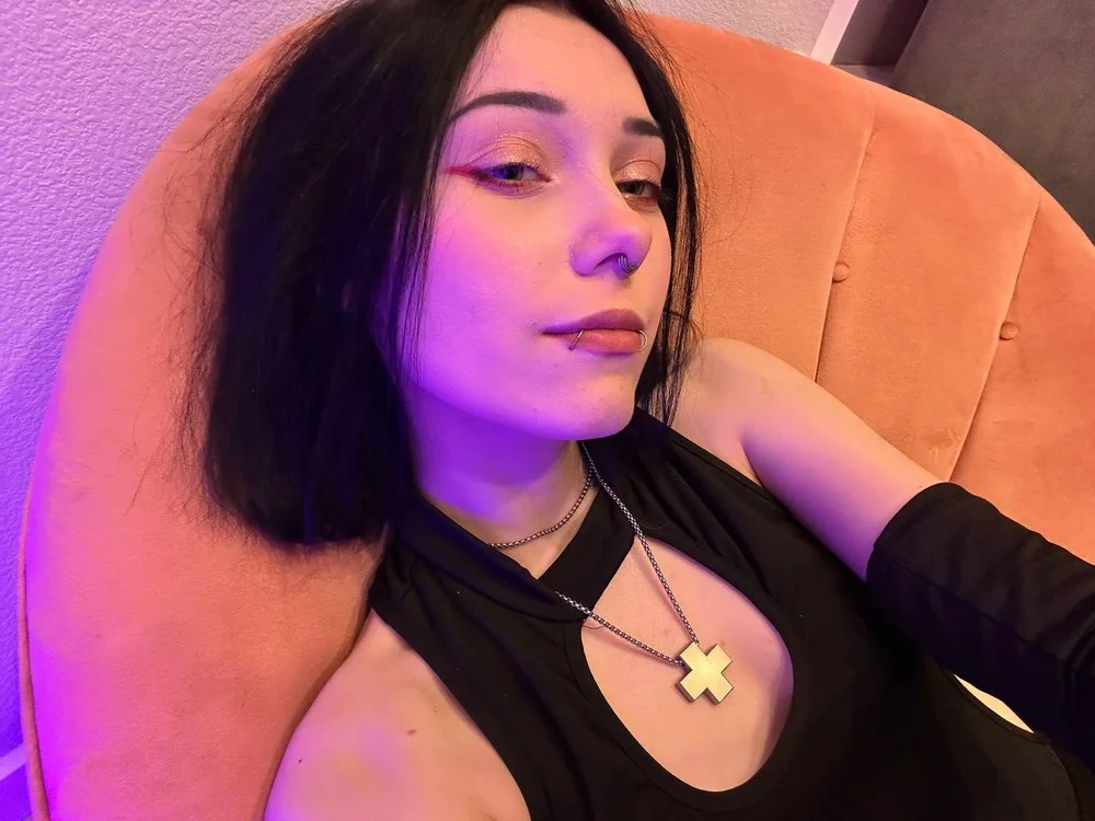 DevonaEsser's Offline Chat Room