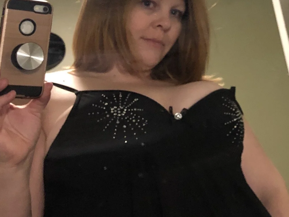 sexyredbombshell's Offline XXX Chat