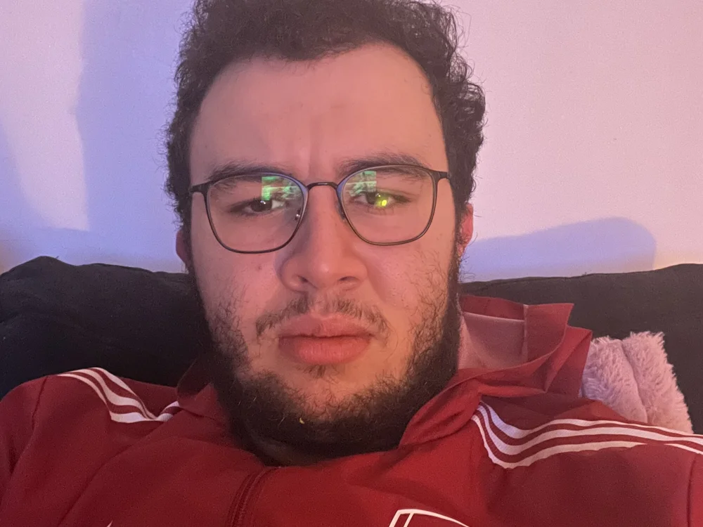 Younes1003 offline chatrum