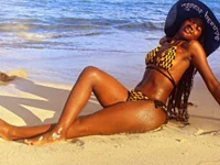 Модель Emotional_Darkskinn