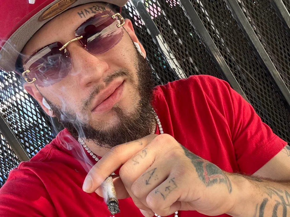 Tonysunshine201 Offline XXX-Chat