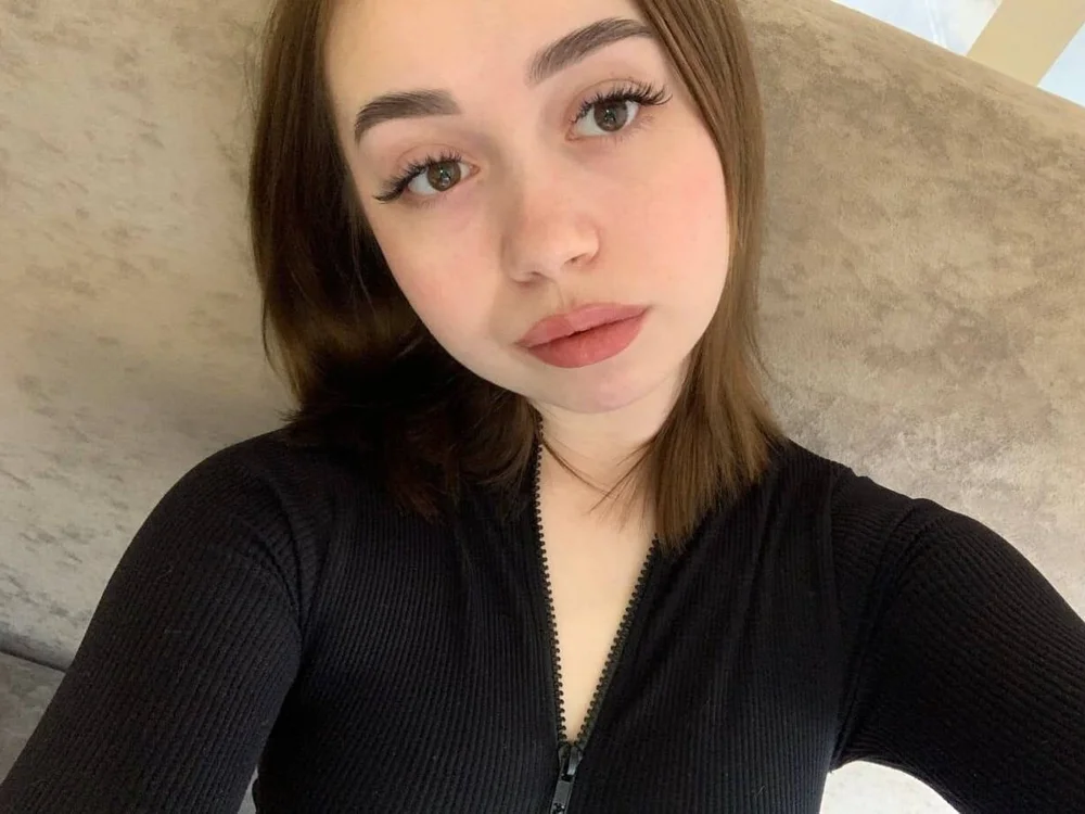 Cleo_shy_'s Offline Chat Room