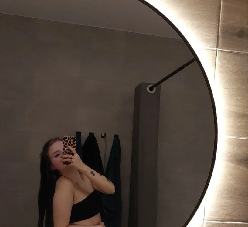 NikaBrook's Offline Chat Room