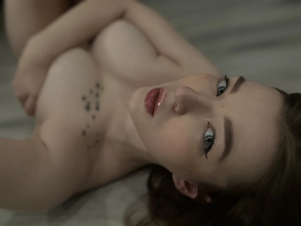 Diora_vibe Adlı Modelin Çevrimdışı XXX Sohbeti