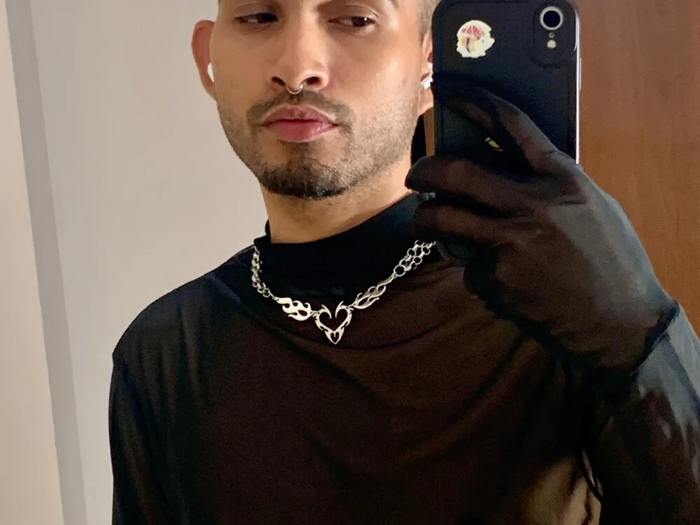 _miguel7w7 Offline XXX-chat