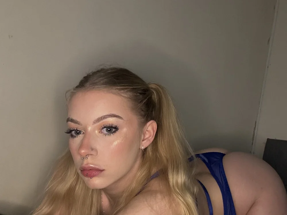 _kittybellexxx's Offline Chat Room