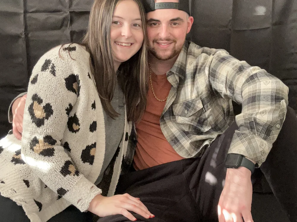 coupledatsromanticc's Offline Chat Room
