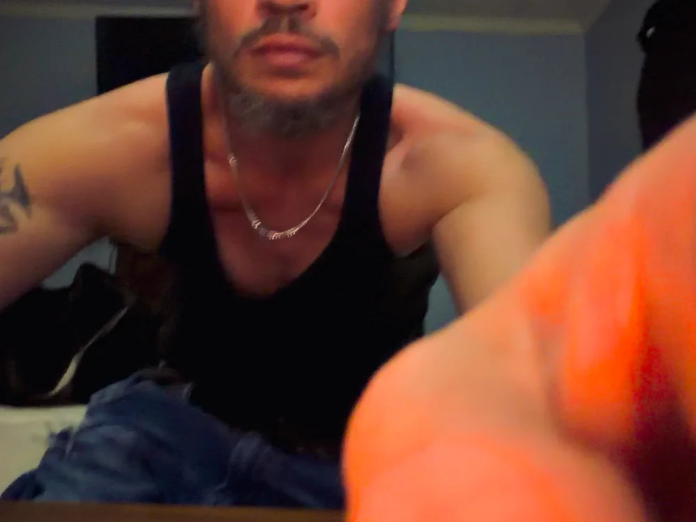 needitbby69 離線 XXX 聊天