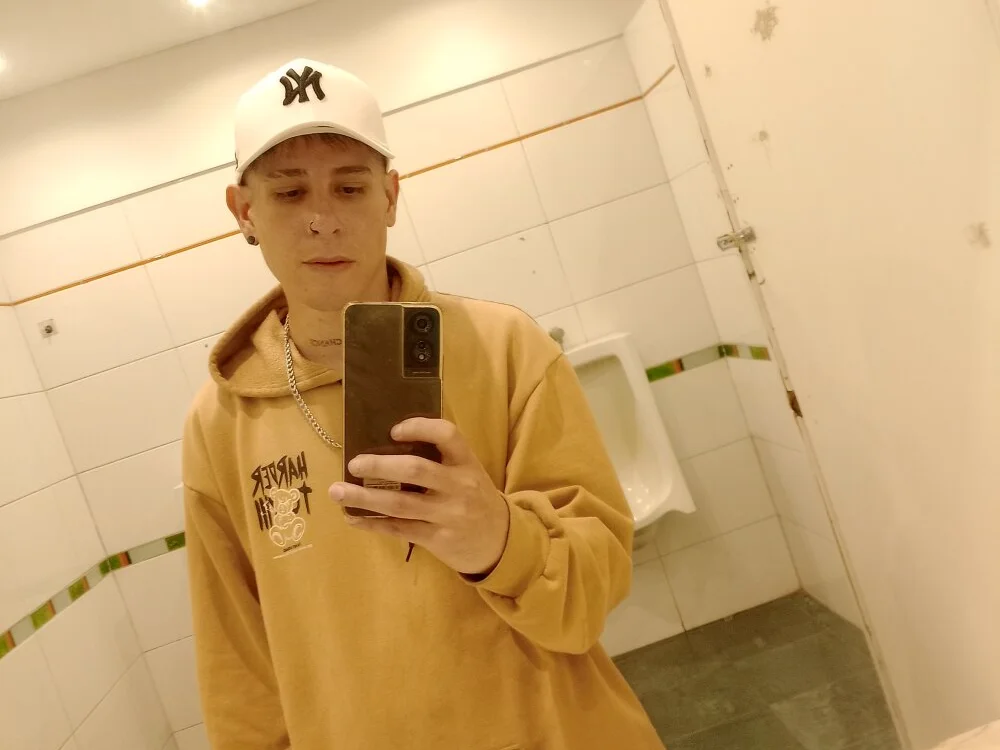 elpitoduro12Az's Offline XXX Chat