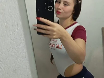 Ariana18_b on StripChat