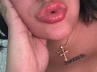 Model Nailealipsglossy