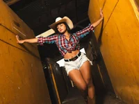 Модель sarayofficial