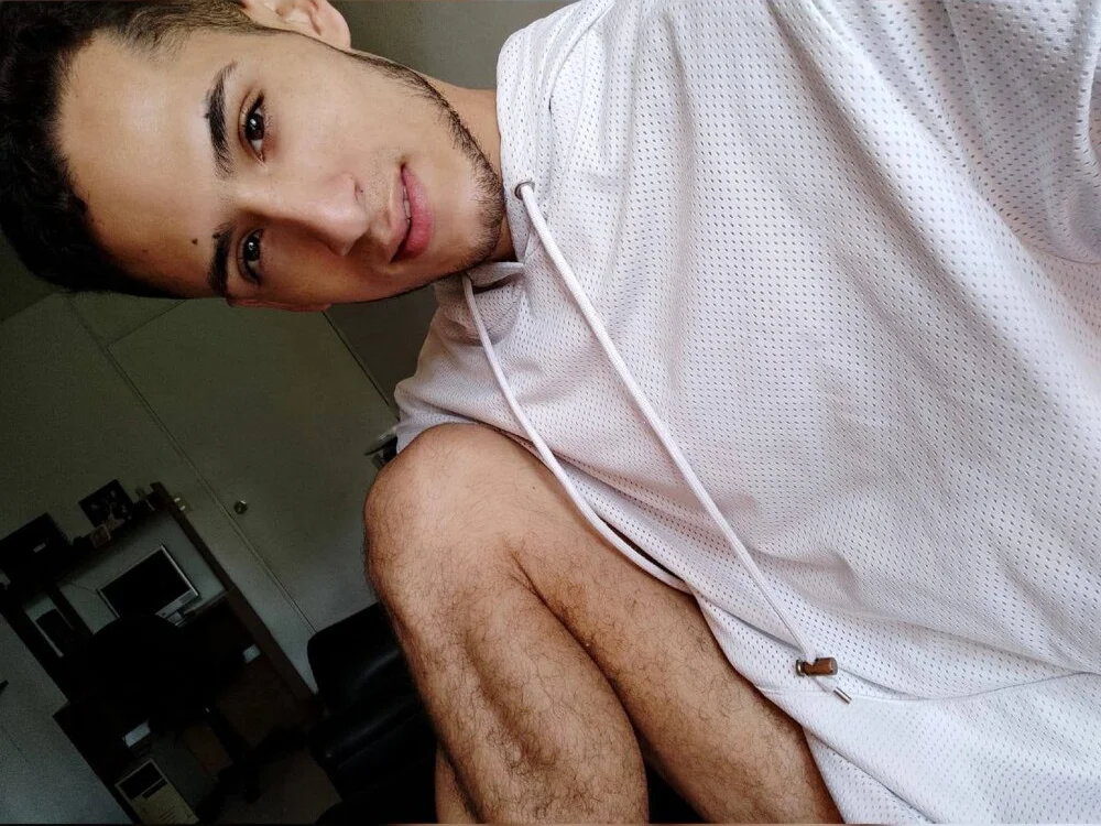 clouter_worldd's Offline XXX Chat