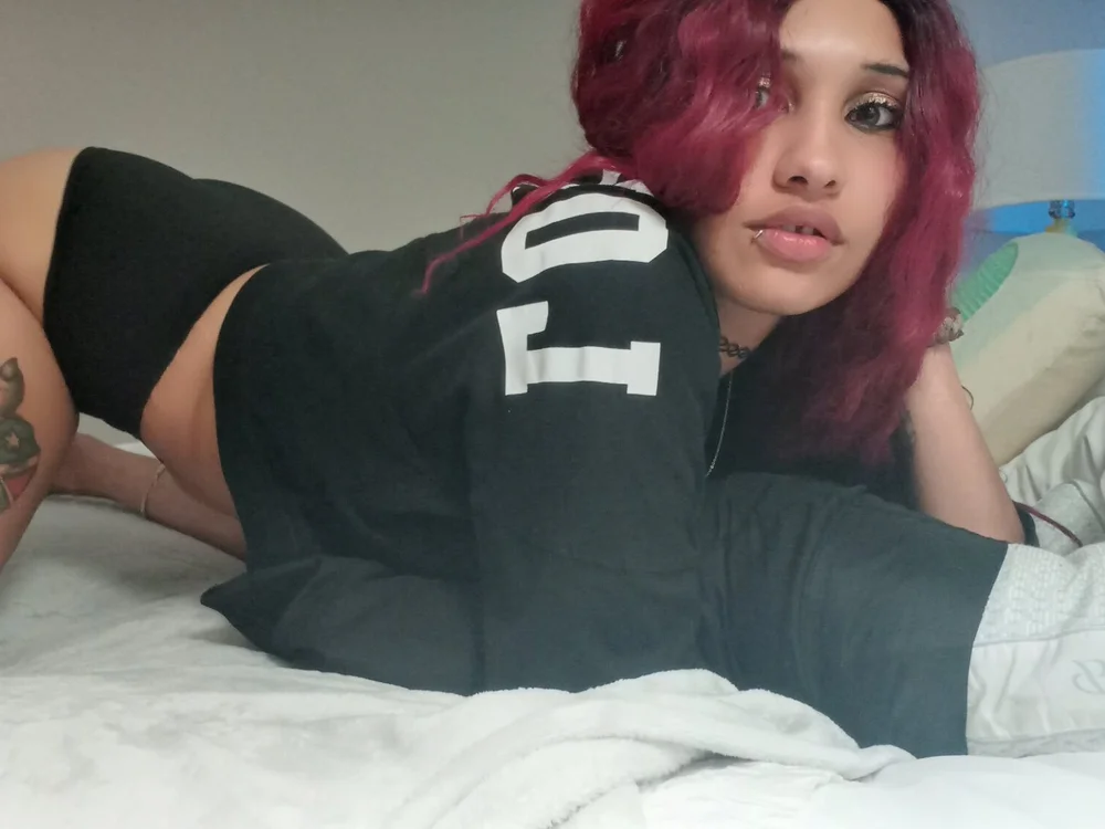 SluttyKayyBayy's Offline Chat Room