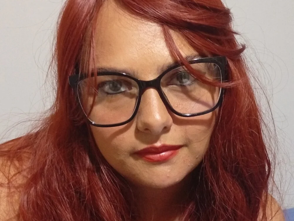 Agatha_Boss Adlı Modelin Çevrimdışı XXX Sohbeti