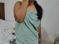 NUTTYSEXYPRACHI1's webcam live show