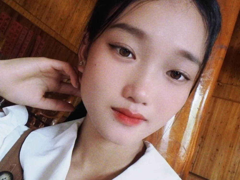 lytamye Chat XXX offline