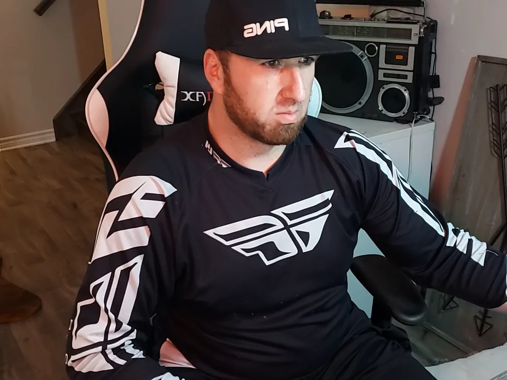 highclass92i's Offline Chat Room