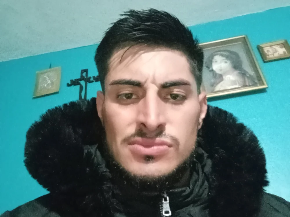 Mocholo86 Offline XXX-Chat