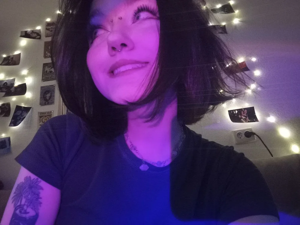 Monica_Frey offline chatrum