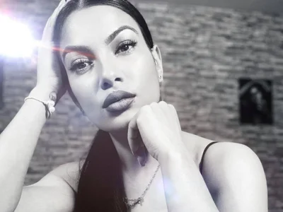 KiraDesira webcam livesex profile in slim cams