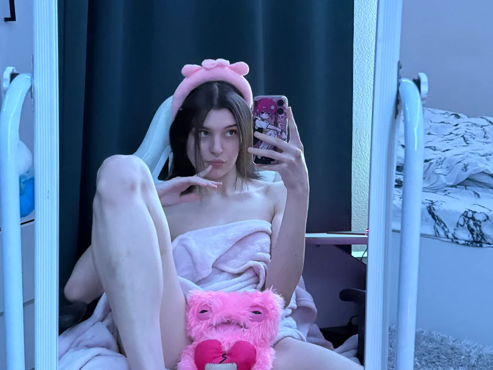 elizzzzfS' Offline Chat Room