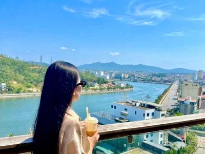 llomayy-love Live Cam and Statistics on UnifiedCams