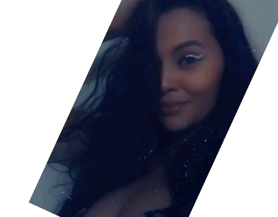 Emilysaenz06's Offline Chat Room