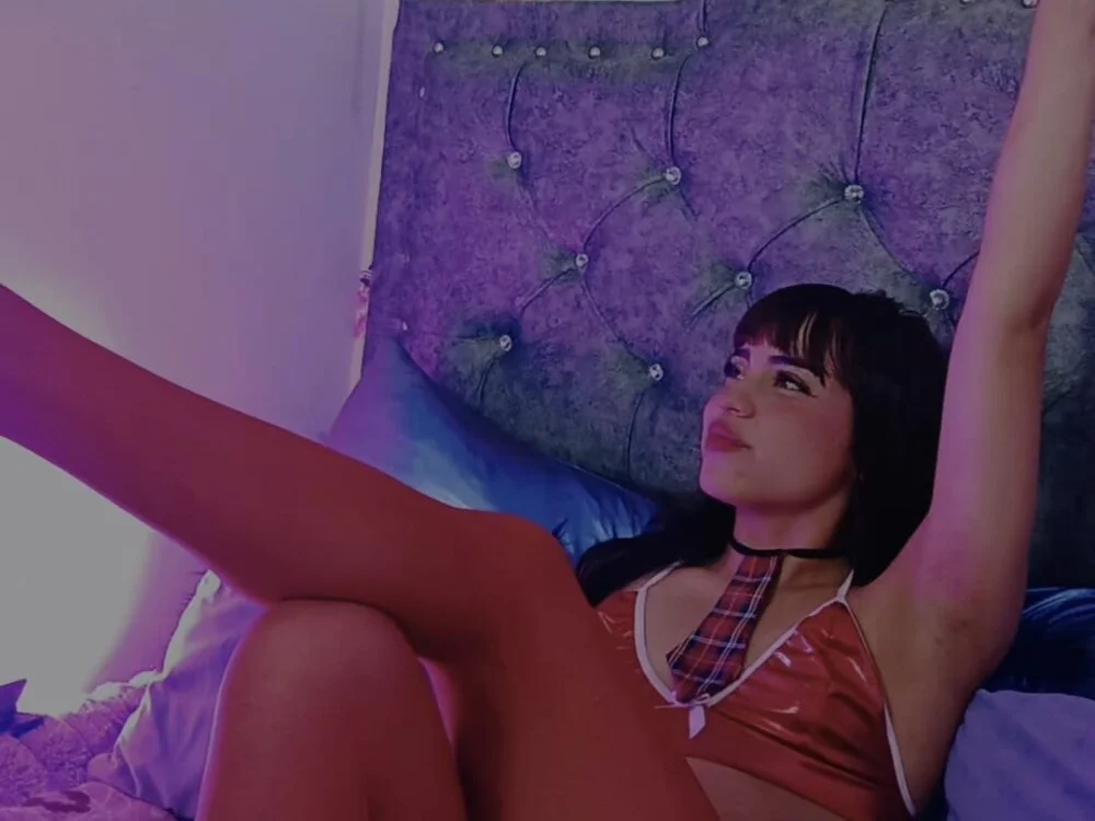 Queen_Rousee Offline XXX Chat