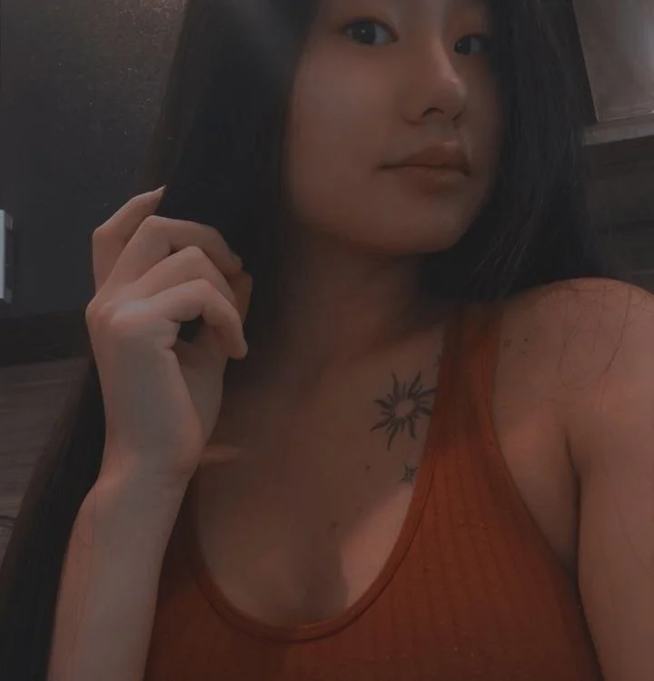 Leya_Grouthen's Offline Chat Room